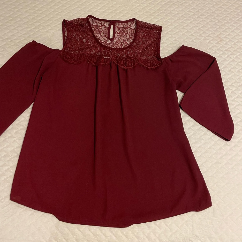 Women’s cold shoulder top size L